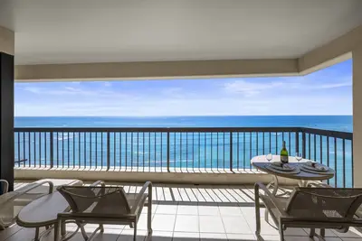Image de Oceanfront Paradise Retreat at Waikiki Beach Tower Amazing Hotel Amenities