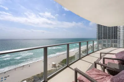 Image de Gorgeous Oceanfront Three Bedroom Pools and Gym