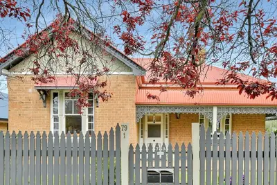 Image de Edwina Suite I - Sleek & Stylish, Cbd, Wi-Fi