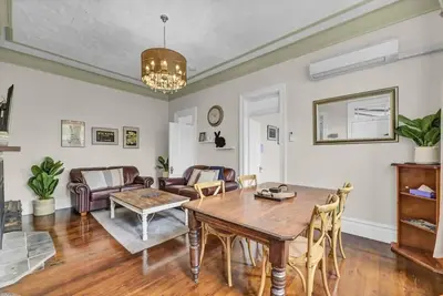 Image de Edwina Suite Ii - Elegant Heritage Home