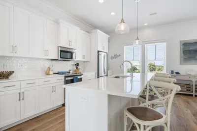 Image de Lost Dunes Cottage- Walking Distance to Beach!