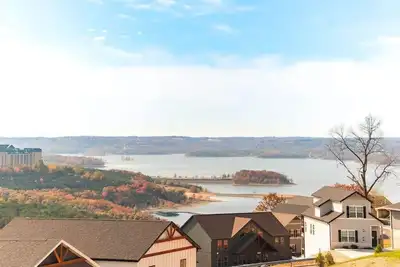 Image de Lake View! Hot Tub! Indoor Pool!