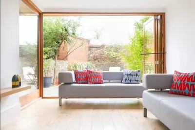 Image de Architect Designed 4 bedroom house with parking