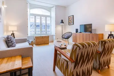 Modern Rustic Flat in Santos by LovelyStay