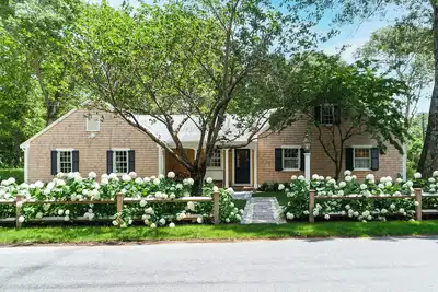 Image de New Luxury Renovation in Prime Osterville Village: Five Bedrooms, Sleeps 10