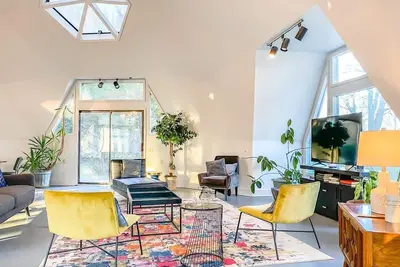 Image de Eccentric Geodesic Dome-Home! Near Downtown Hville