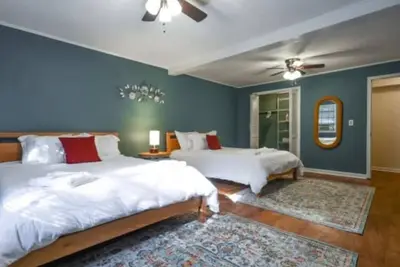 Image de Huge Yard near Uga - Glory Glory Guest Suite