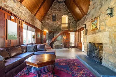 Image de Midtown Castle! Modern & Regal - Royal in Columbus