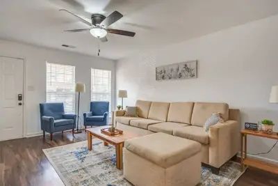 Image de Mins to Downtown & U of Memphis! High Point Duet 2