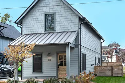 Image de Heart of Brevard Hideaway - Walk/Bike to Downtown!