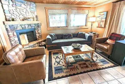 Image de New Lakefront Condo! Great Views! Pool/Hot Tub!