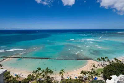 Image de High Floor Luxury Oceanfront @ Waikiki Beach Tower