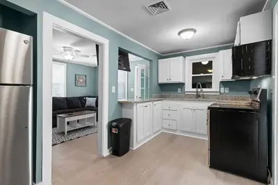 Renovated-Beach Bungalow-Walk to Beach