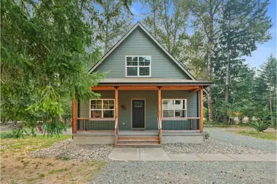 Image de Elkhorn Cabin- In the heart of downtown Packwood, Wa. Sleeps 10
