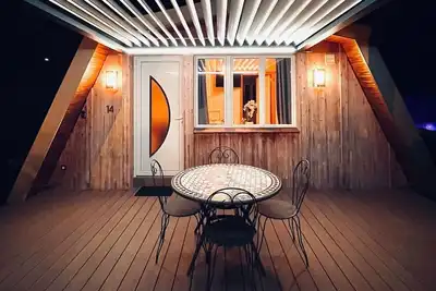 Image de Nouveau chalet romantique à la montagne avec jacuzzi et sauna privatif