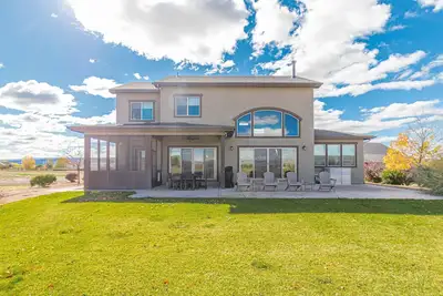 Image de Mimosa Fields: Luxury Stay with Outdoor Retreat