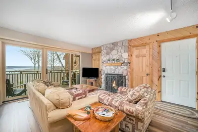 Stunning Lake Bellaire Views! 2 Bedroom Condo in Summit Village