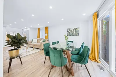 Image de Peaceful - 4 bdrm home with fast Wifi free parking