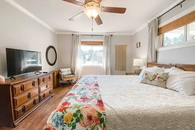 Image de Booking Fall Dates Now! Beaver Lake Views+Hot Tub+Pets