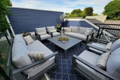 Image de Riverwalk One Condo with rooftop deck