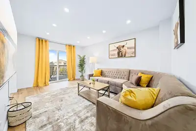 Image de Stylish & Cozy - 4Bdrm House Fast Wifi, 2. 5 Bath