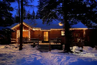 Image de Real log cabin close to skiing in winter and outdoor activities in summer & fall