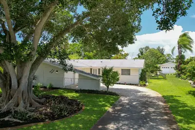 Image de Gorgeous beach house on Venice Island, heated pool, min away from private beach!