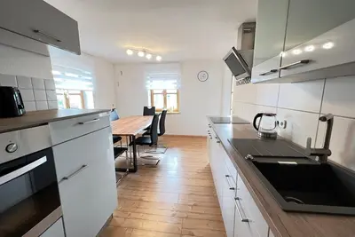 Image de Spacious apartment with balcony, hanging chair and box-spring bed