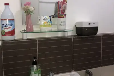 Image de Sanitized, quite with 50mbps net, 42 inch tv & Netflix