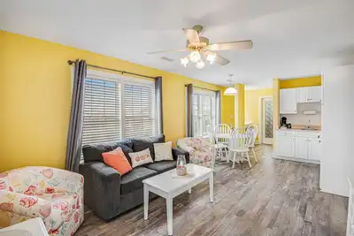 Image de Dreamy ocean-view suite with pool, central Ac, full kitchen, patio, & balcony