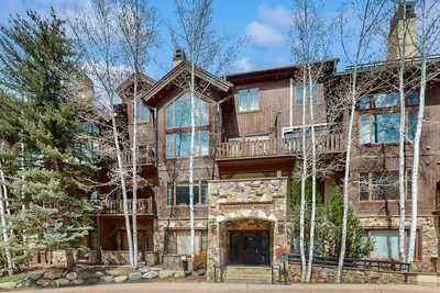 Image de Second-floor condo in Arrowhead Village with pool & hot tub - steps to ski lift