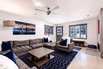 Image de Alpenblick 10 | Three level Townhome, Two Block From the Gondola