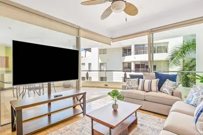 Image de Ocean-view condo with resort pool & sundeck