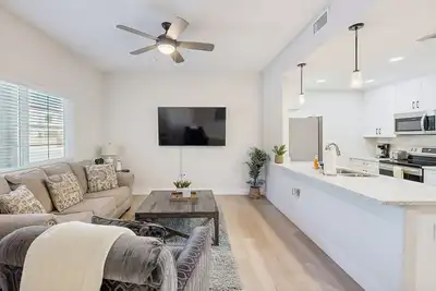 Image de Dog-friendly condo with pool, central Ac, washer/dryer - walk to shops & trails