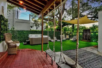 Image de Casa Verde | Design District |5br| Hot Tub