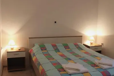 Image de cozy house with a pool in a quiet town