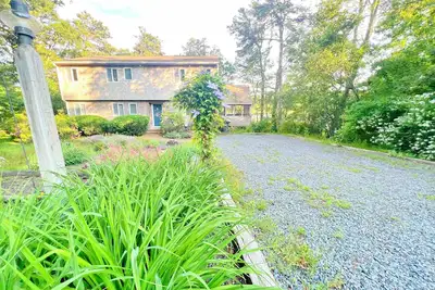 Image de New Listing Peace and Quiet Pond Front