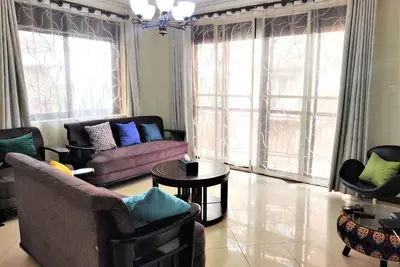 Image de 3-bed, 3-bath family-sized apartment w/free parking, wifi and netflix