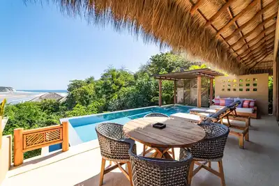 Oceanview W/ Theater Room & Exclusive Beach Access