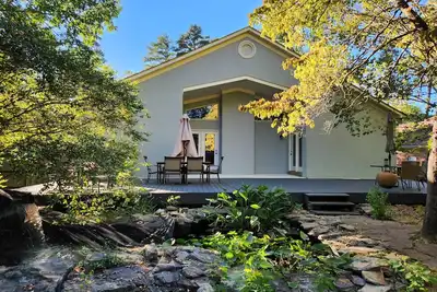 Image de The Green Oasis Near Providence, Mid City