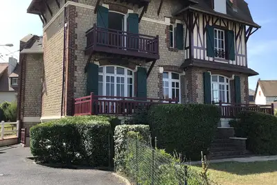 bel appartement avec terrasse vue mer à la sortie de Deauville