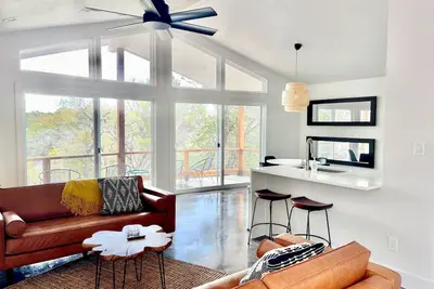 Image de Evergreen Modern Cabin