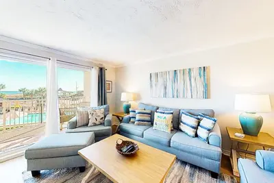 Image de Colorful Gulf-view condo with pools, hot tub, tennis, gym & easy beach access