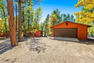 Image de Wonderful dog-friendly home with hot tub, firepit, & washer/dryer
