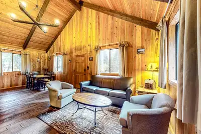 Image de Sweet alpine cabin with mountain views & fireplace - walk to tram & Wallowa Lake