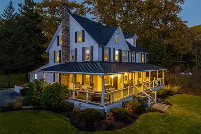 Image de 11 bedroom Lodge - Swim Spa/Hot Tub - Firepit - Game room - sleeps 26