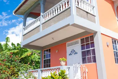 Image de Perfect family home w/ parking - 10 minutes from Roseau