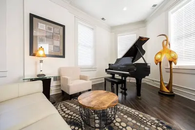 Image de Luxury Penthouse with Steam Room, Elevator