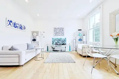 Image de Designer Luxe Bright Modern Apartment in Central London