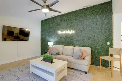 Image de Private Pool & Yard: Spacious Largo Retreat!